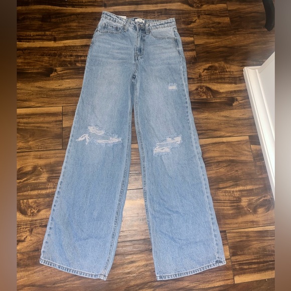 Women’s Light Wash Wide-Leg Jeans - Picture 1 of 3